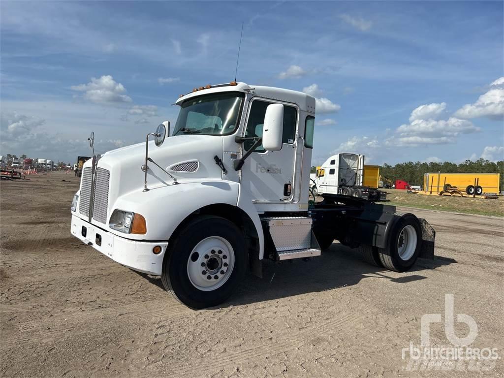 Kenworth T300 Autotractoare