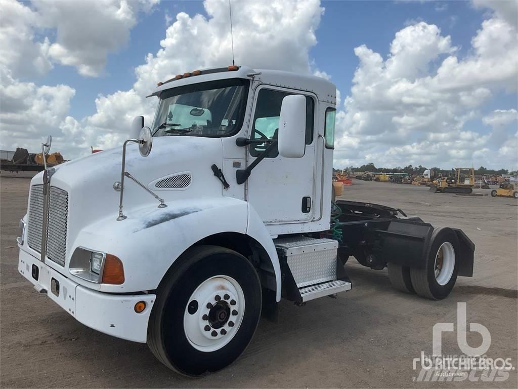 Kenworth T300 Autotractoare