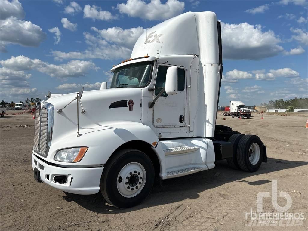 Kenworth T660 Autotractoare