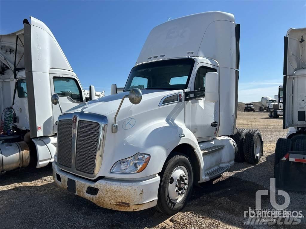 Kenworth T680 Autotractoare