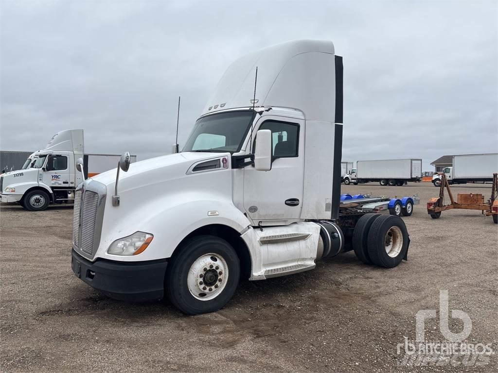 Kenworth T680 Autotractoare