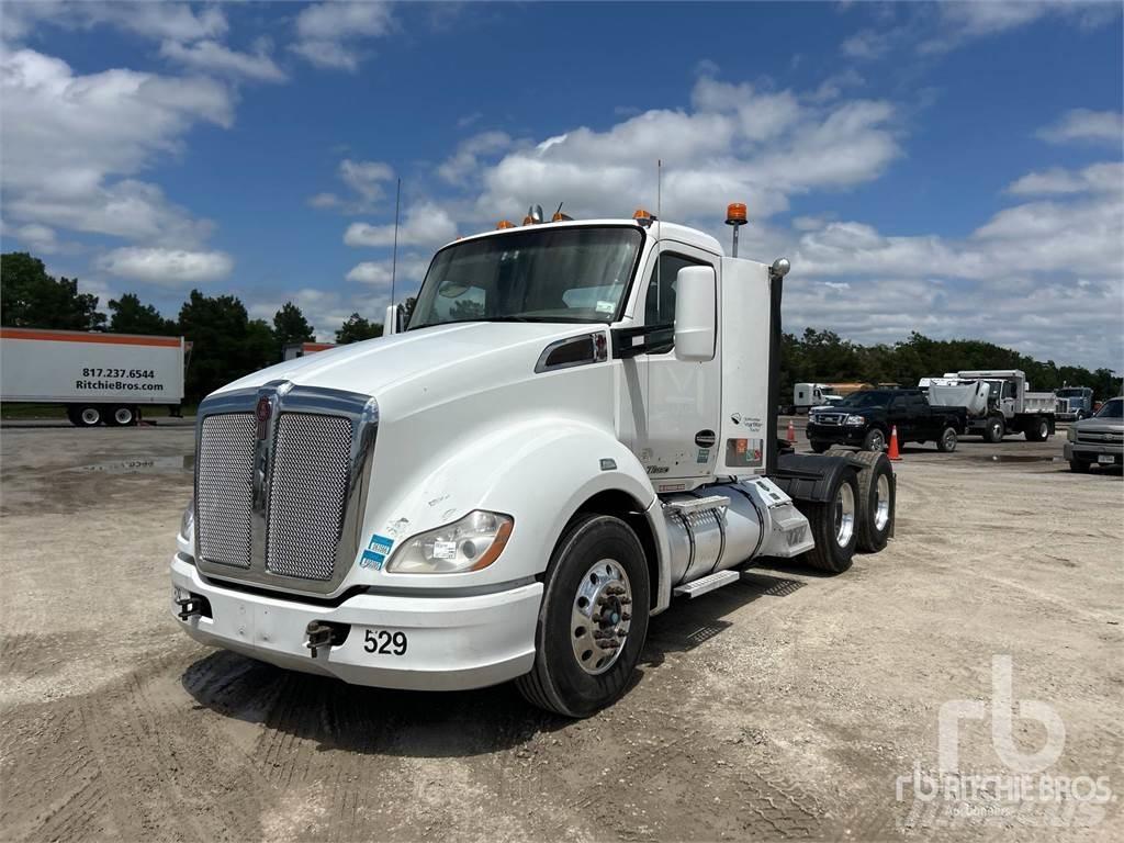 Kenworth T680 Autotractoare