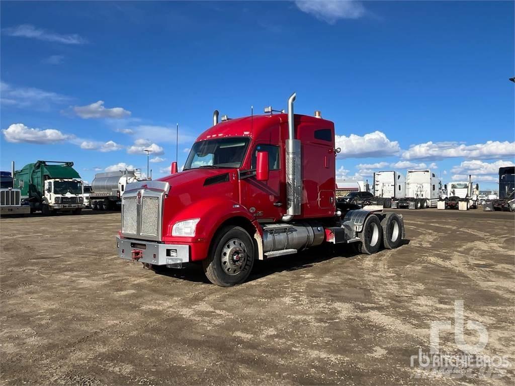 Kenworth T880 Autotractoare