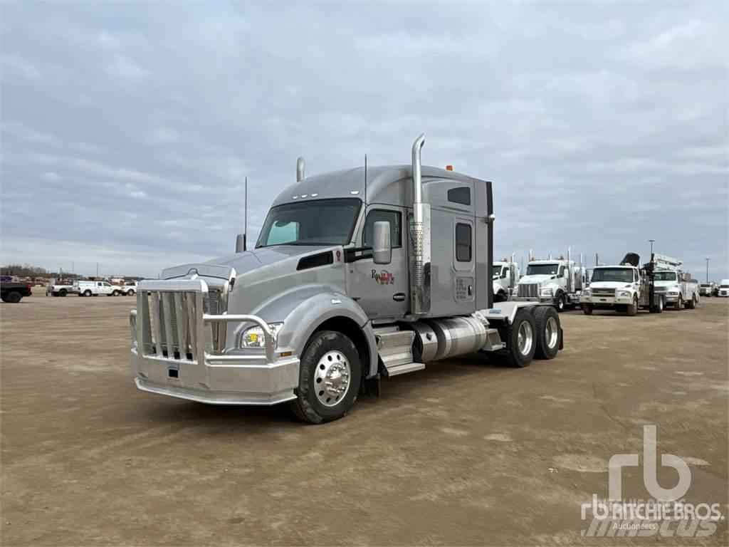 Kenworth T880 Autotractoare
