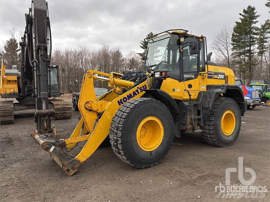 Komatsu WA200-8 Incarcator pe pneuri