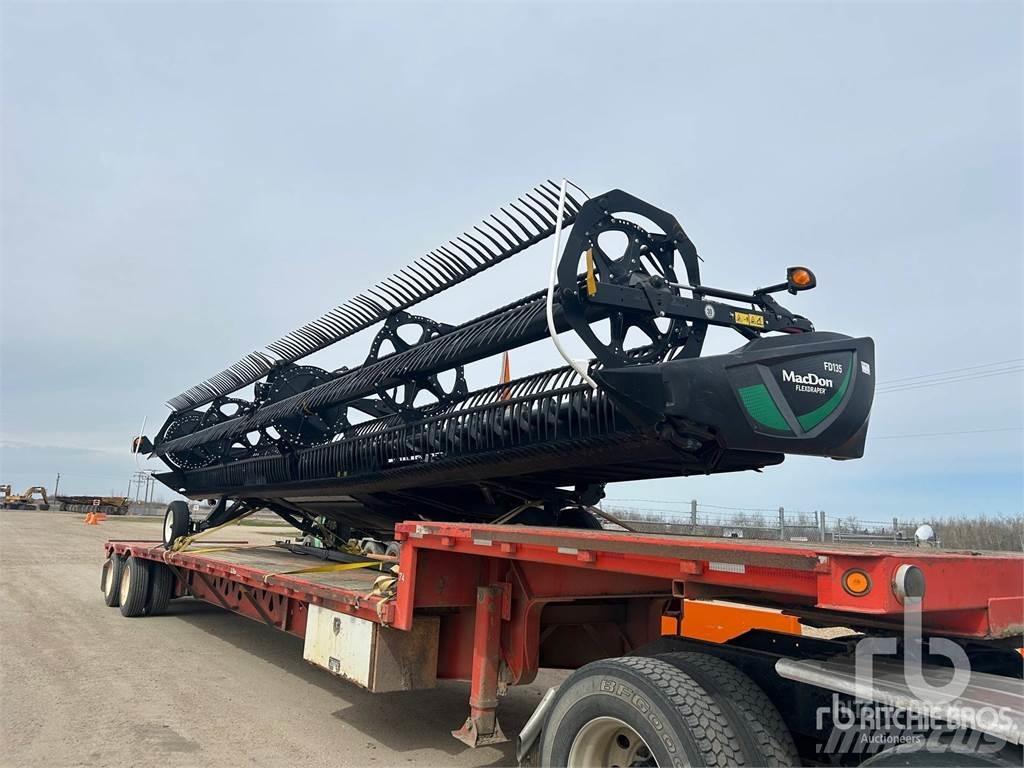 MacDon FD135 Combine capete pentru culegatoare