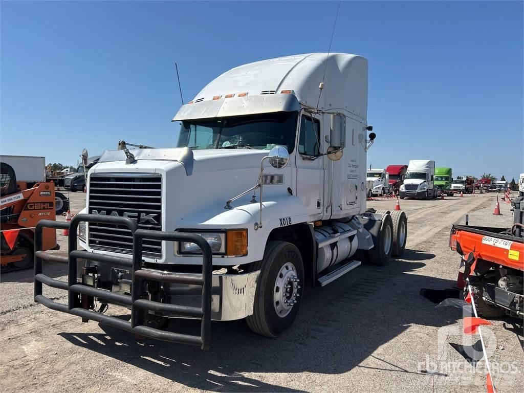 Mack CH613 Autotractoare