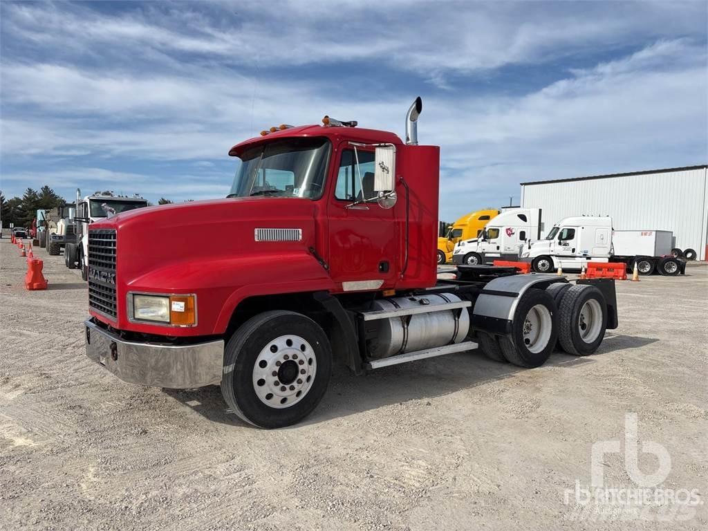 Mack CH613 Autotractoare