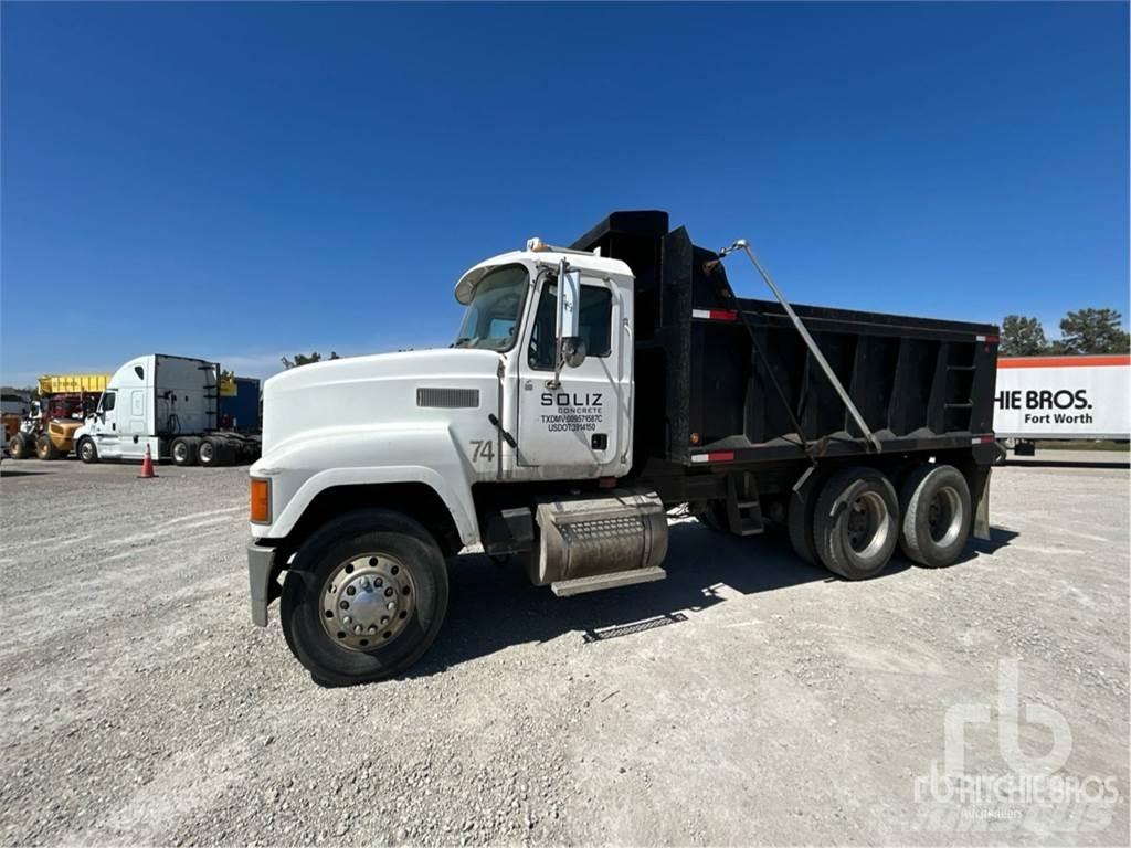 Mack CHN613 Autobasculanta