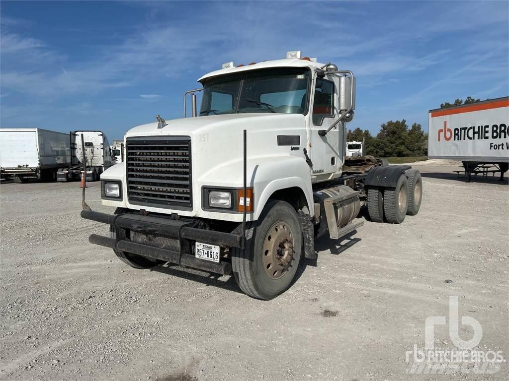 Mack CHU613 Autotractoare
