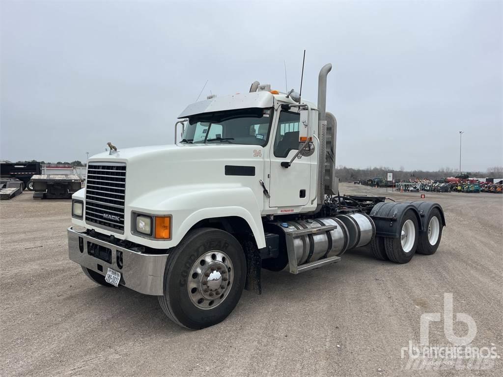 Mack CHU613 Autotractoare