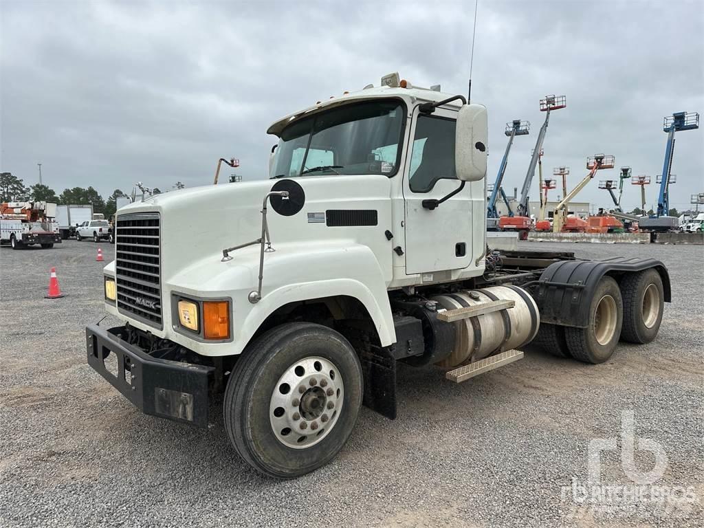 Mack CHU613 Autotractoare