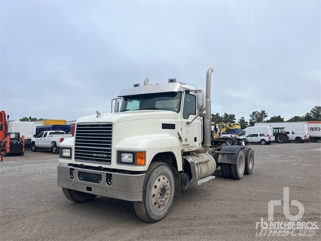 Mack CHU613 Autotractoare