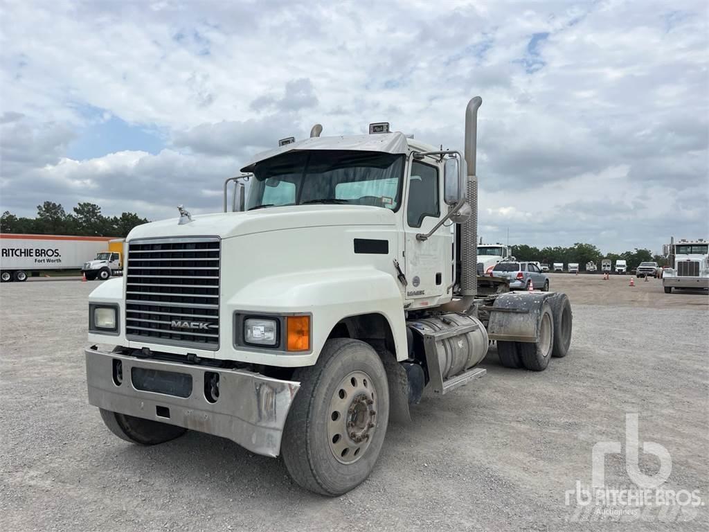 Mack CHU613 Autotractoare