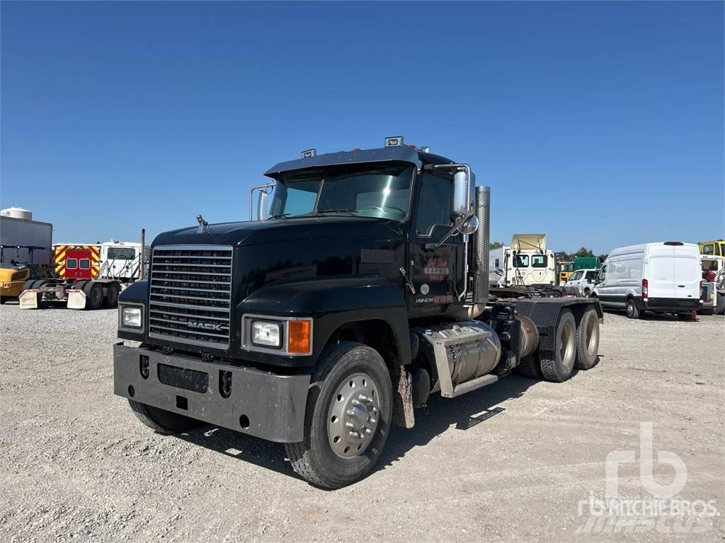 Mack CHU613 Autotractoare