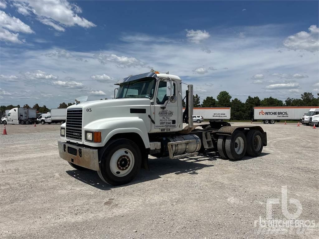 Mack CHU613 Autotractoare