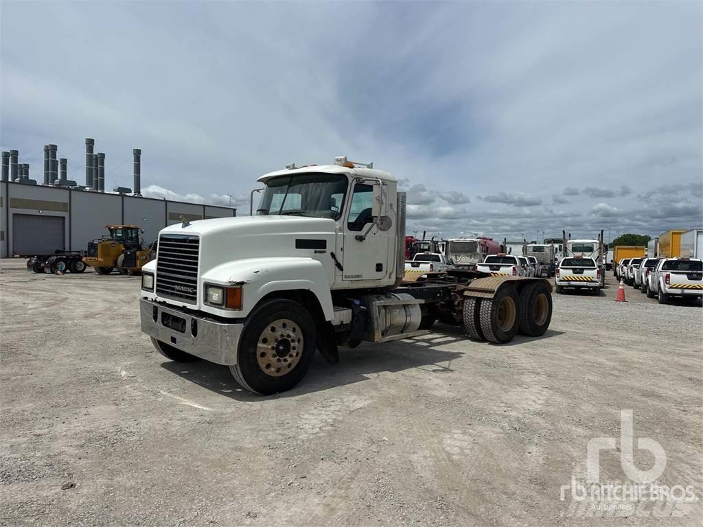 Mack CHU613 Autotractoare