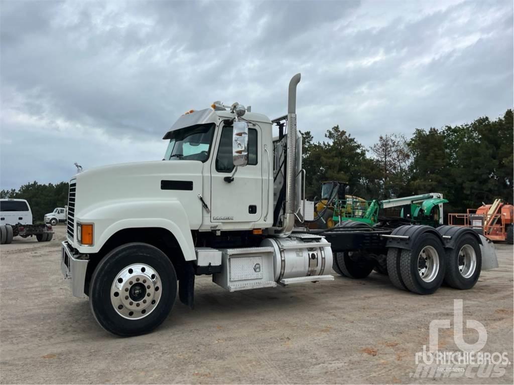 Mack CHU613 Autotractoare