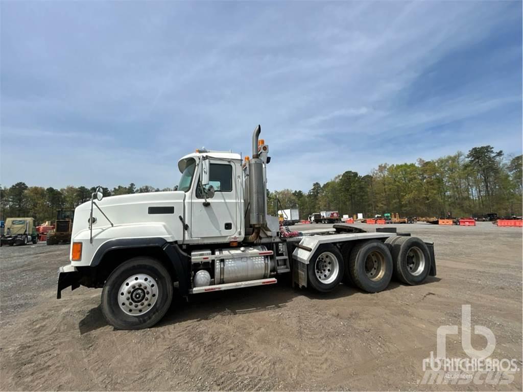 Mack CL733 Autotractoare