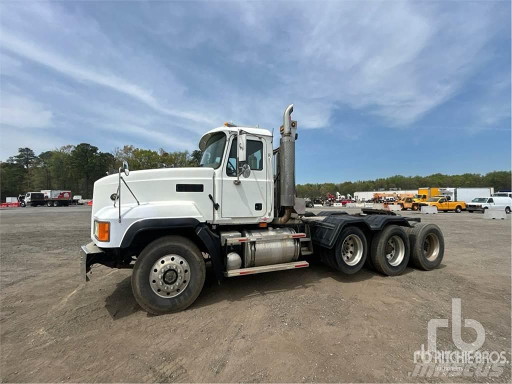 Mack CL733 Autotractoare