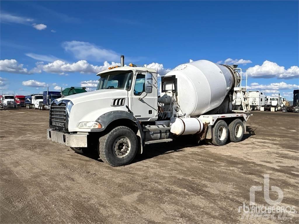 Mack CT713 Betoniera