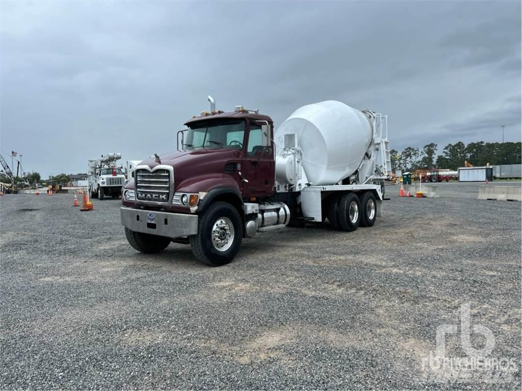 Mack CV513 Betoniera
