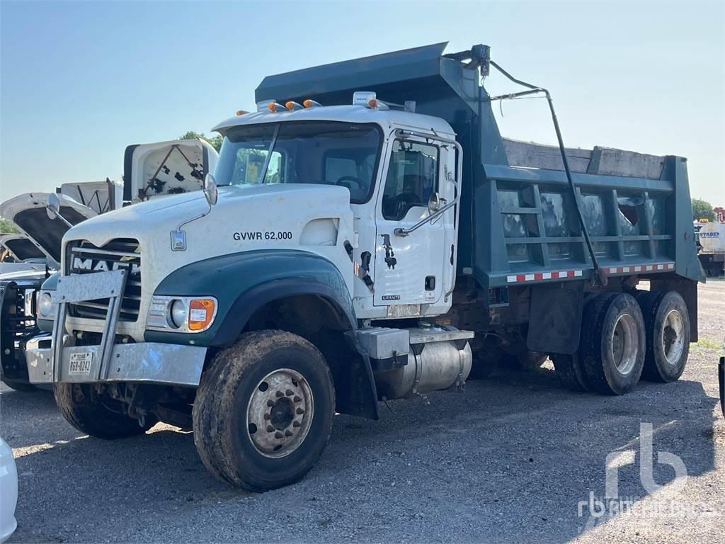 Mack CV713 Autobasculanta