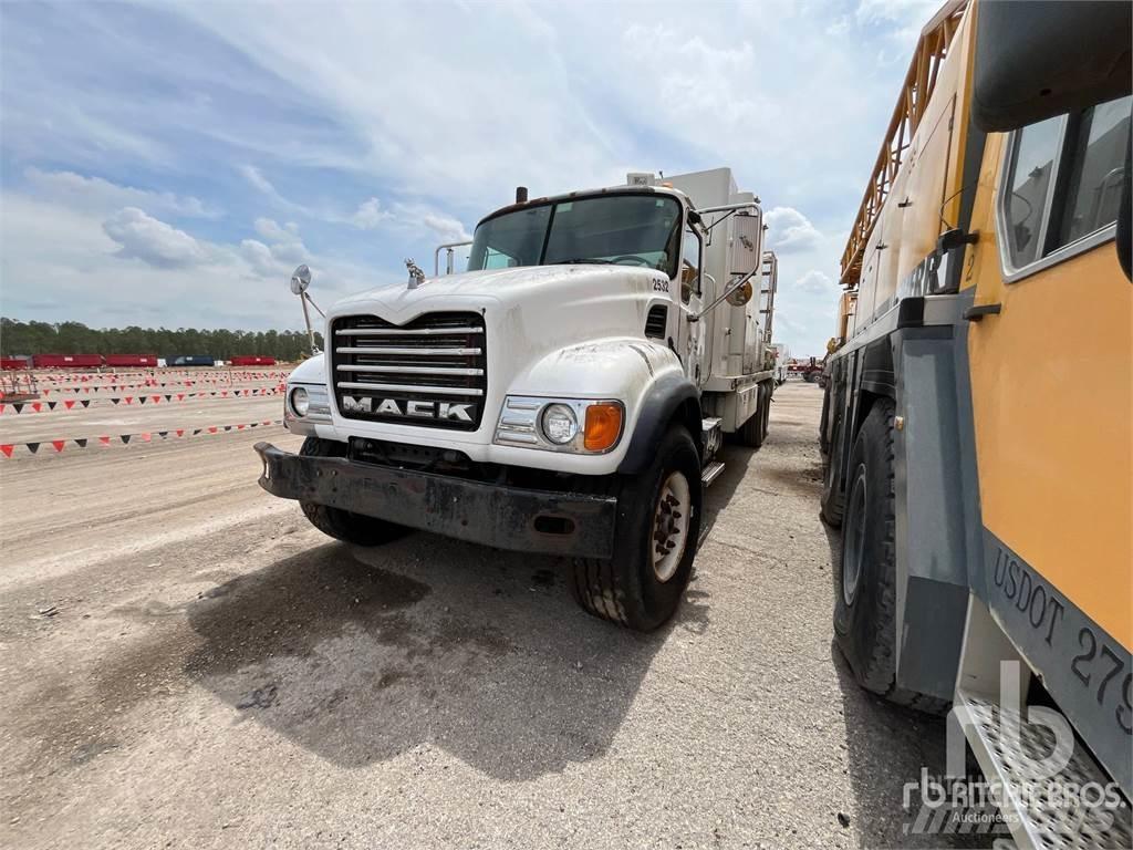 Mack CV713 Municipal/vehicul cu uz general