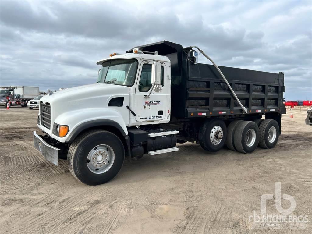 Mack CV713 Autobasculanta