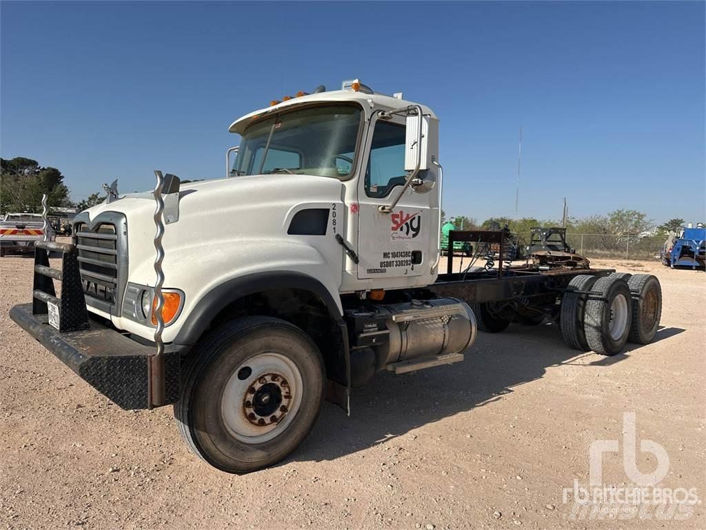Mack CV713 Autotractoare