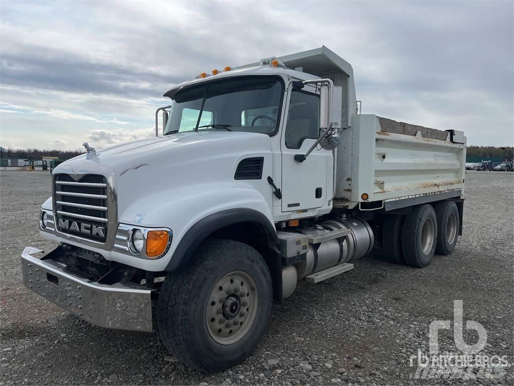 Mack CV713 Autobasculanta