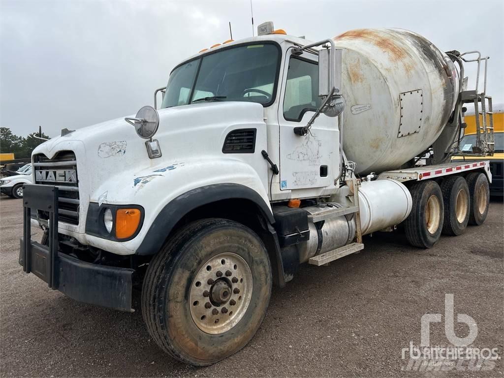 Mack CV713 Betoniera