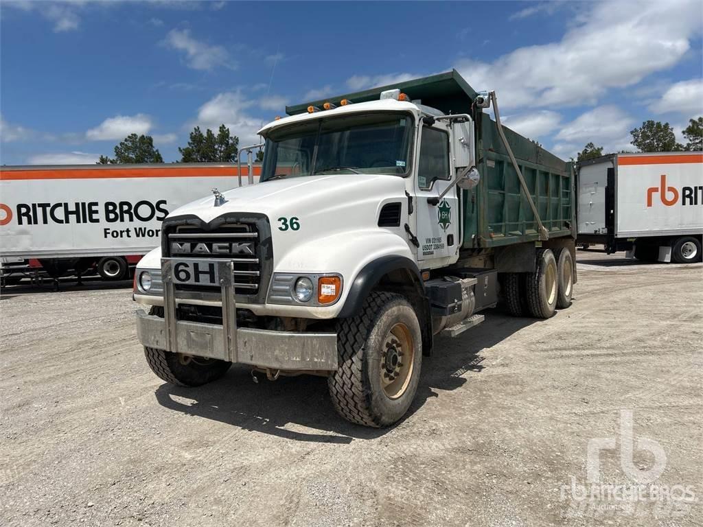 Mack CV713 Autobasculanta