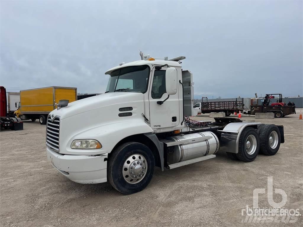Mack CXN613 Autotractoare
