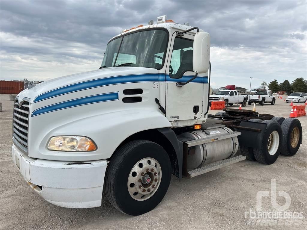 Mack CXN613 Autotractoare
