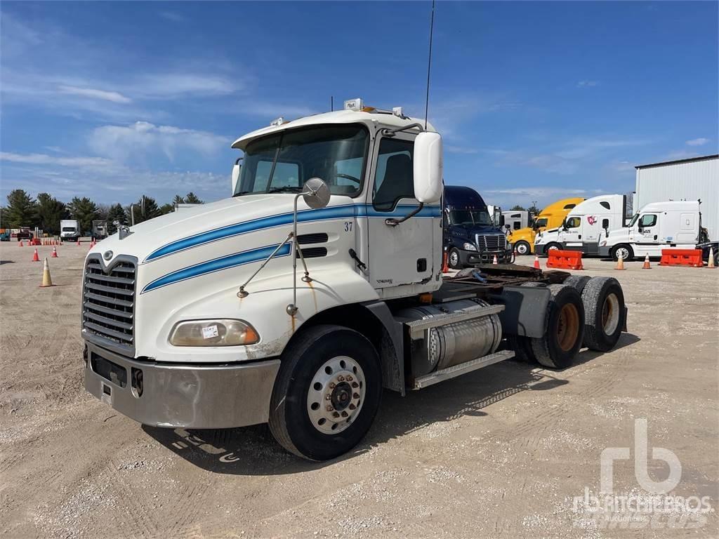 Mack CXN613 Autotractoare