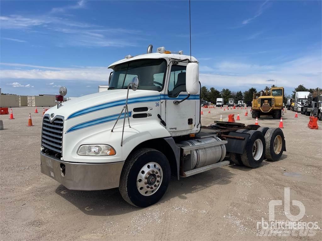 Mack CXN613 Autotractoare