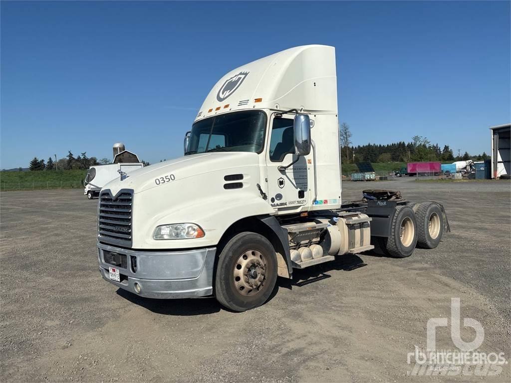 Mack CXU613 Autotractoare