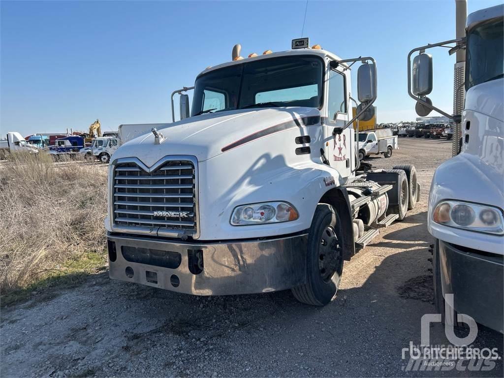 Mack CXU613 Autotractoare
