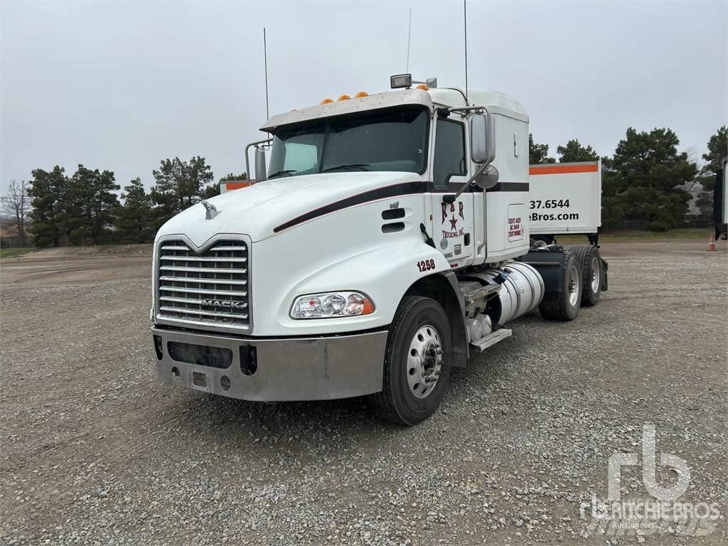 Mack CXU613 Autotractoare