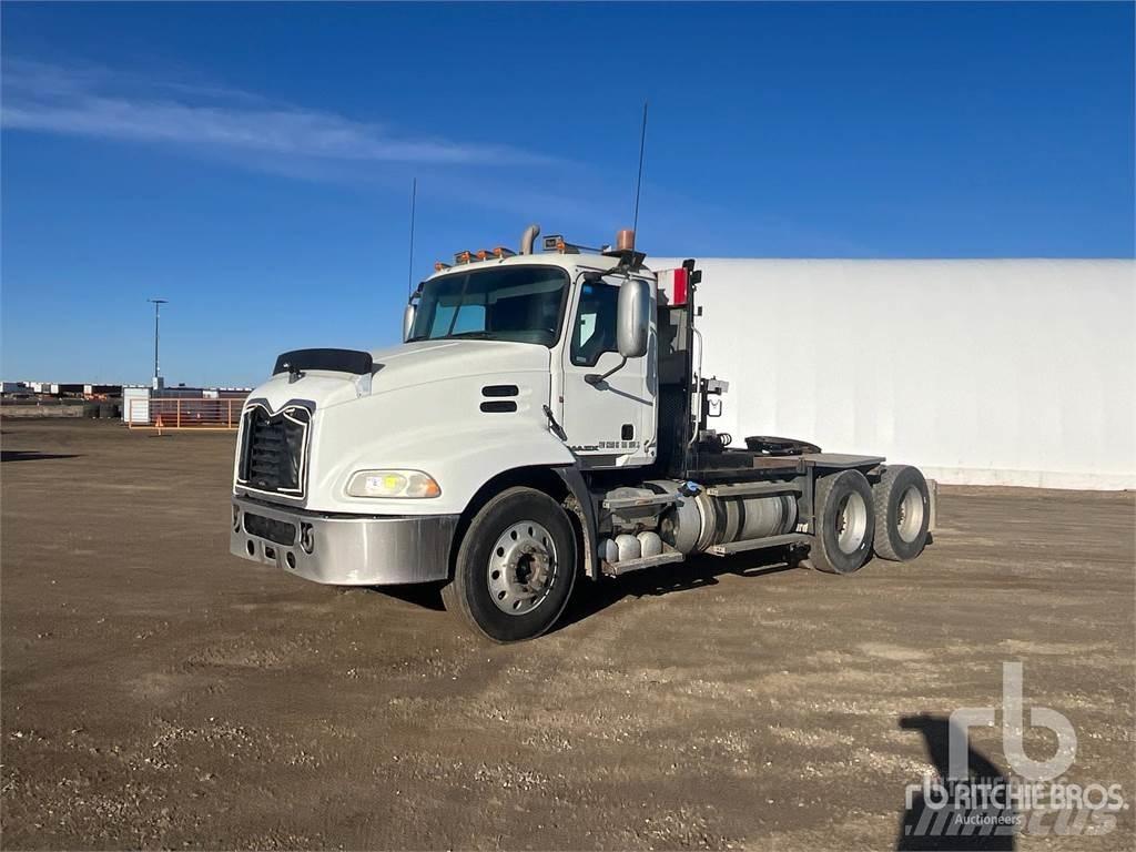 Mack CXU613 Autotractoare
