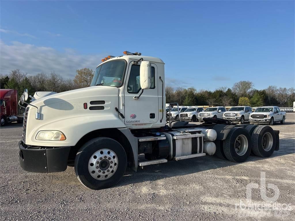 Mack CXU613 Autotractoare