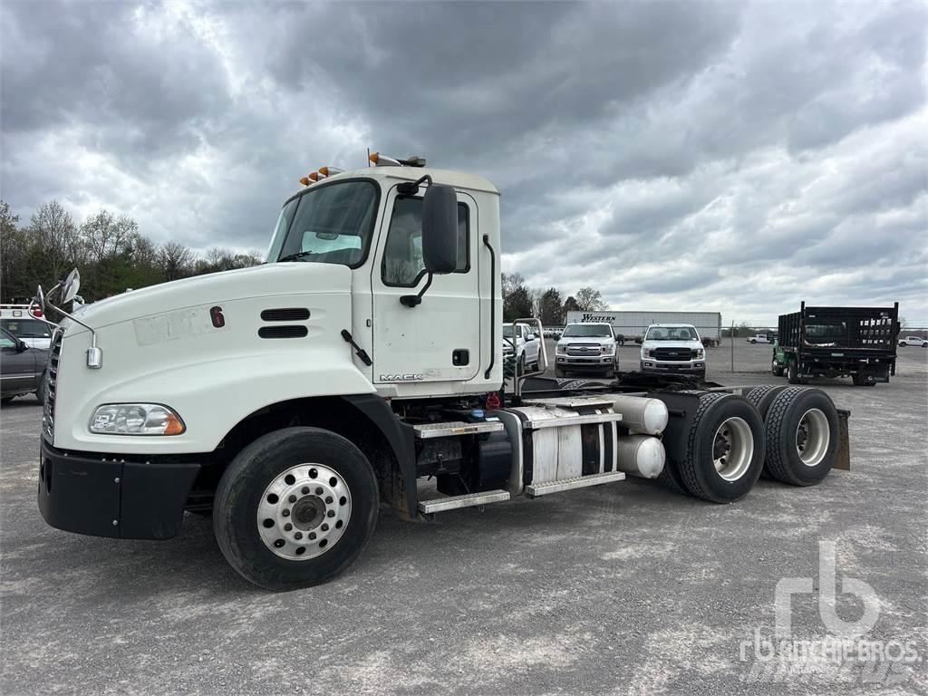 Mack CXU613 Autotractoare