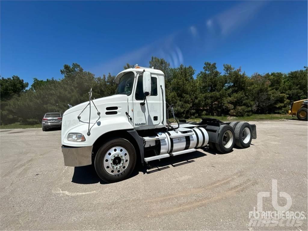 Mack CXU613 Autotractoare