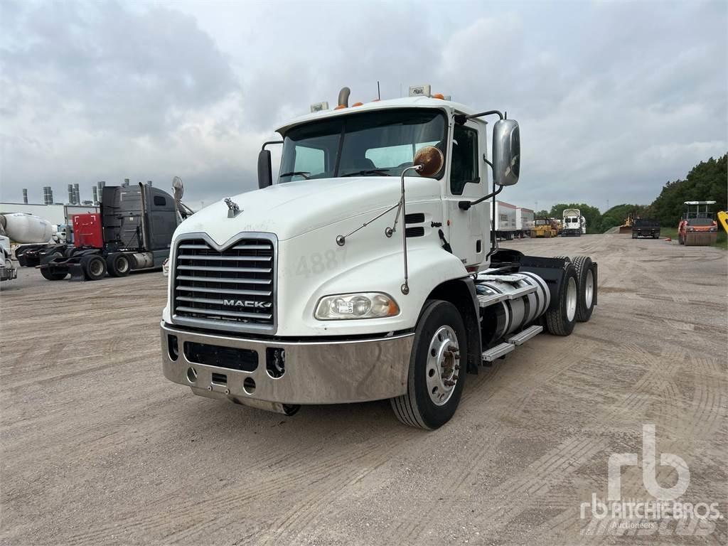 Mack CXU613 Autotractoare