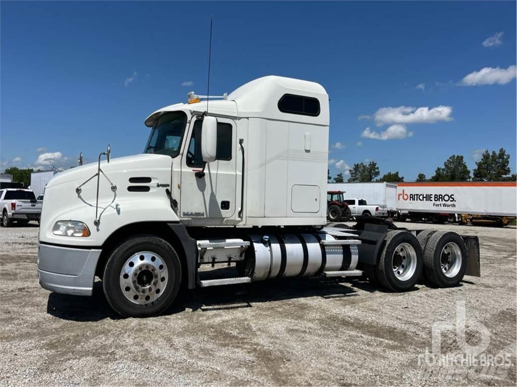 Mack CXU613 Autotractoare