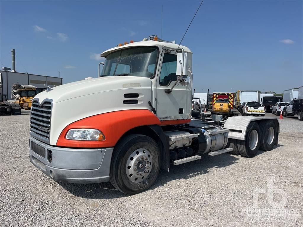 Mack CXU613 Autotractoare