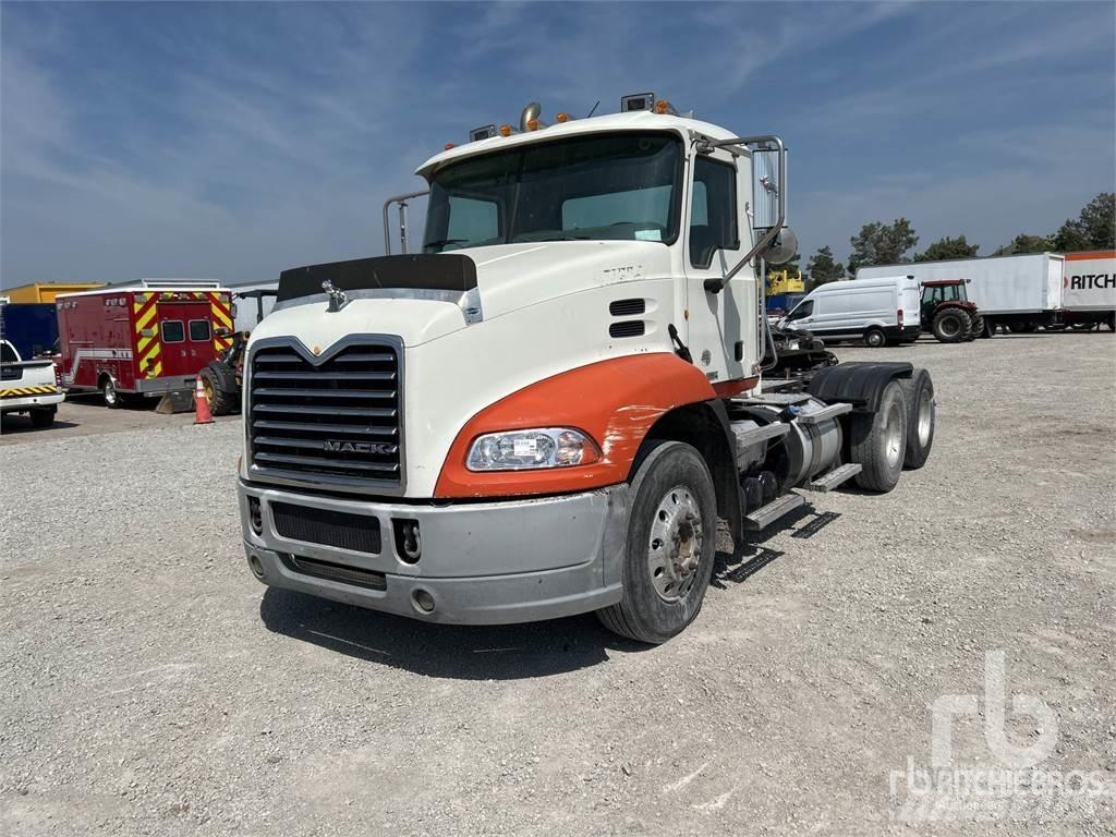 Mack CXU613 Autotractoare