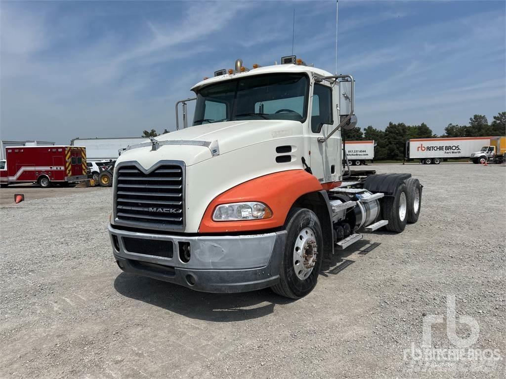 Mack CXU613 Autotractoare
