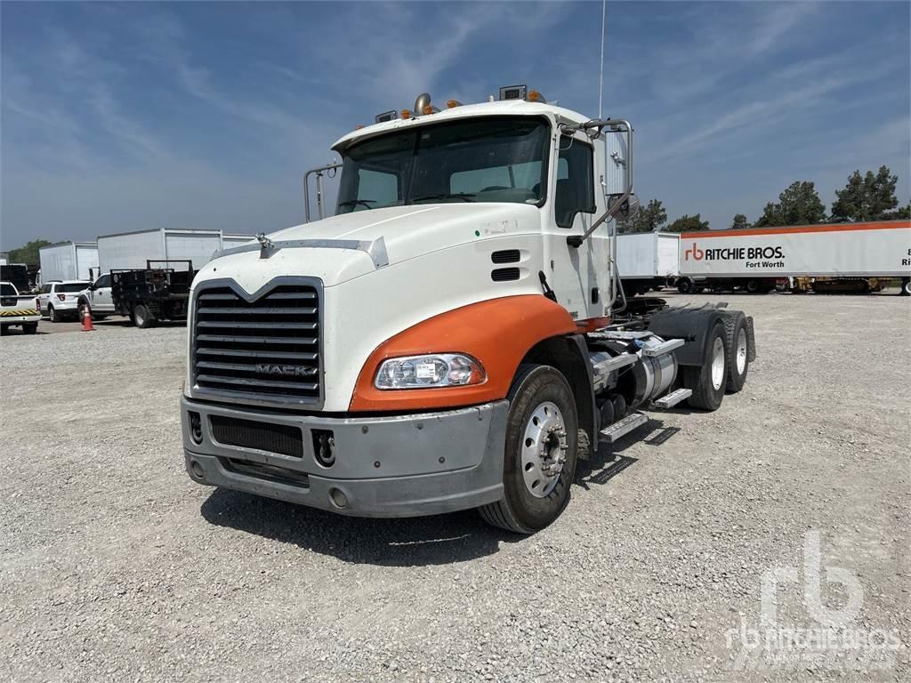 Mack CXU613 Autotractoare